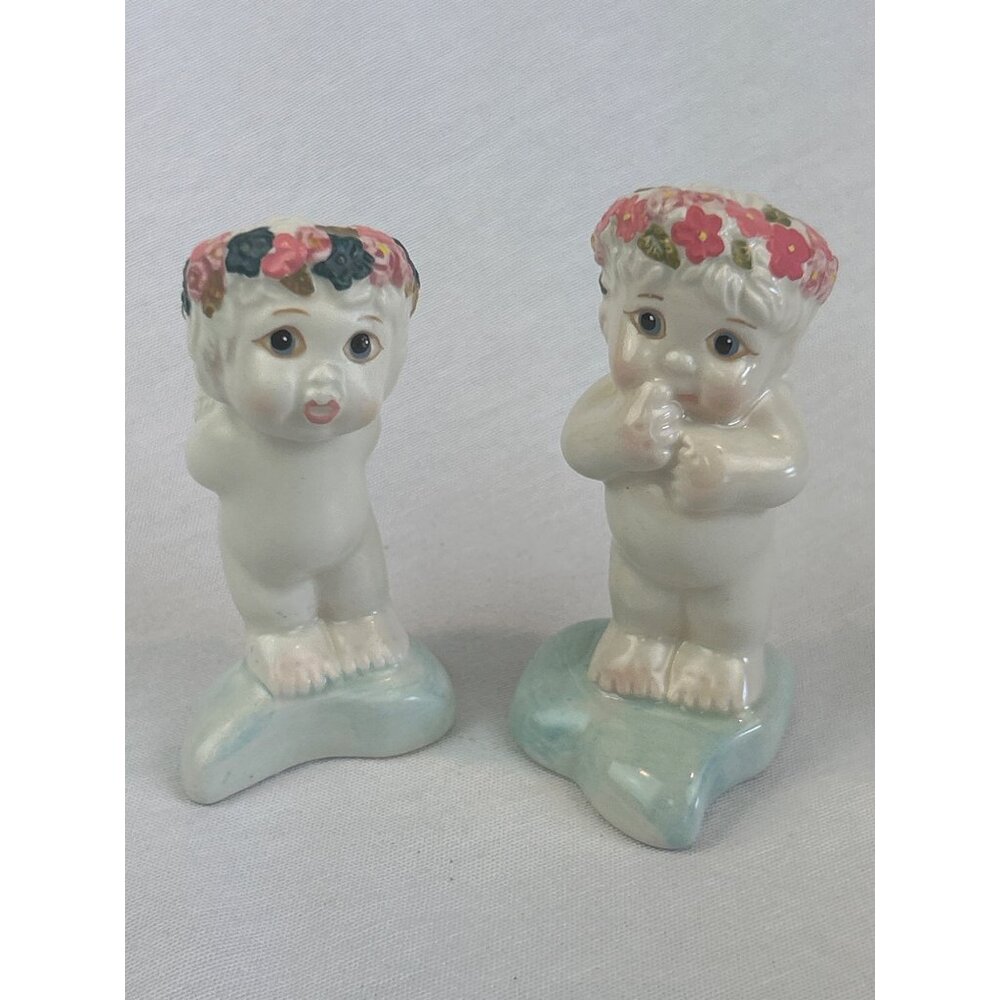 Dreamsicles Treasure Craft Angel Salt & Pepper Shaker Set Collectible 1998